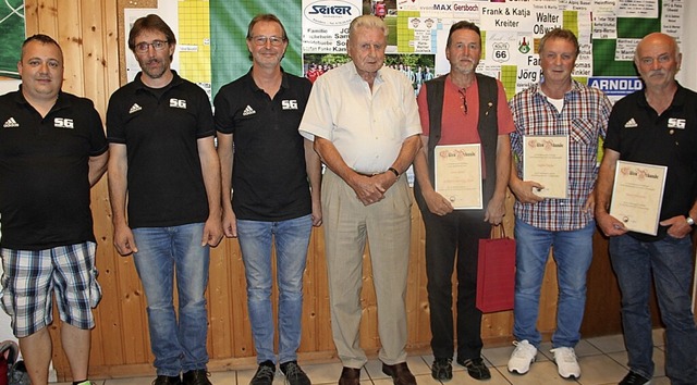 Der neue Jugendleiter Jens Brumeisl (v...Siegfried Nieen und Dieter Forsthuber  | Foto: Rolf-Dieter Kanmacher