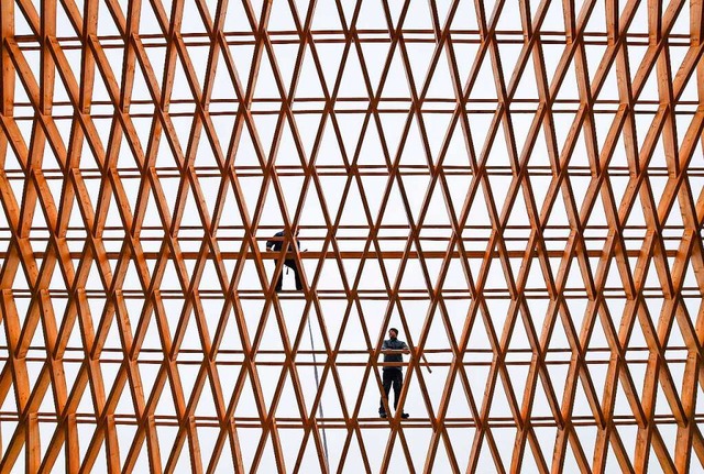 Konstruktionen aus Holz wie diese Dach...ekturstudiums mit Schwerpunkt Holzbau.  | Foto: Patrick Pleul