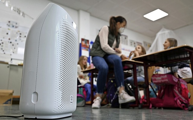 Filter wie dieser werden derzeit in vielen Schulen verwendet.  | Foto: Arne Dedert (dpa)