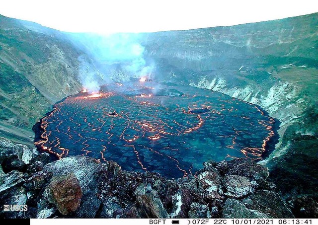Flssiges Gestein, sogenanntes Magma, ...Krater des Kilauea Vulkans auf Hawaii.  | Foto: Uncredited (dpa)