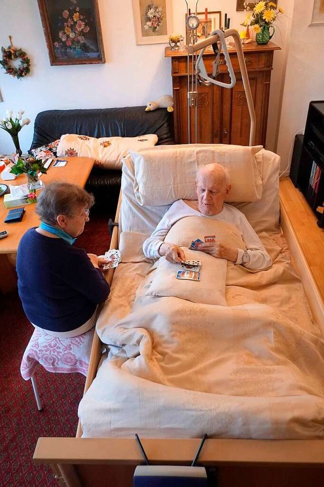 Einen Angehrigen zu Hause zu pflegen,.... Elisabeth hat jetzt eine Warteliste.  | Foto: Martin Wagner