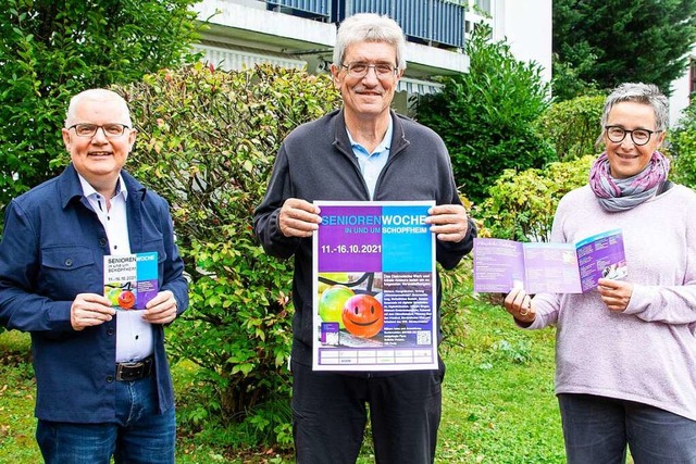 Georg Schenk, Hannes Schneider und Dag...in das Programm der Seniorenwoche vor.  | Foto: Paul Eischet