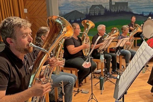 Trachtenkapelle probt mit Promi-Blasmusiker