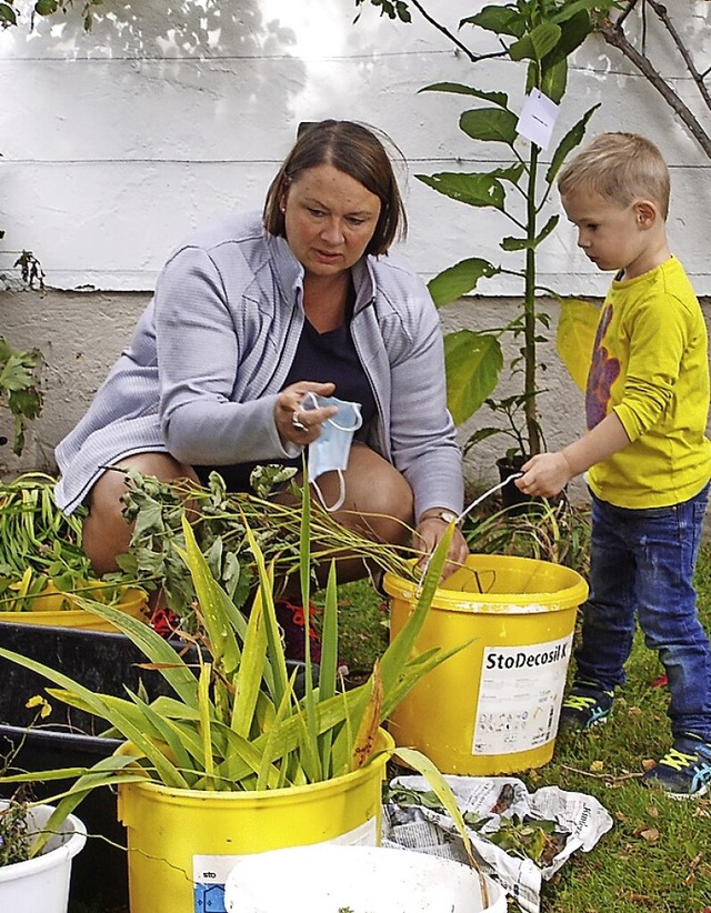 Bei groem Pflanzenangebot  fiel den Besuchern die Wahl schwer.  | Foto: Cornelia Selz