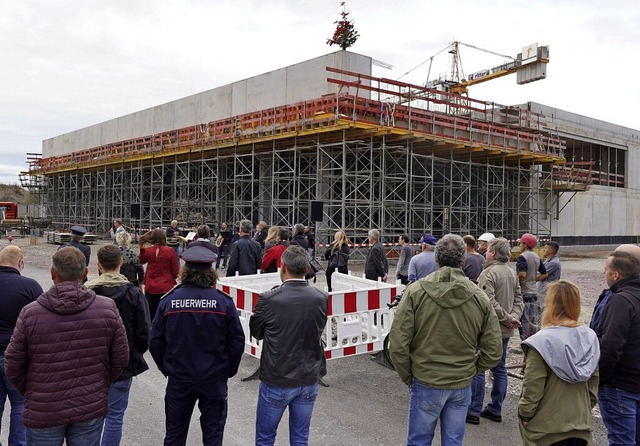 Bei der zuknftigen Feuerwache West wurde Richtfest gefeiert.   | Foto: Stadt Lahr