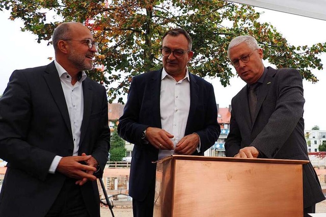 Vorstand Peter Blubacher, Vorstandsvor...erwaltungsgebude am Weiler Messeplatz  | Foto: Herbert Frey