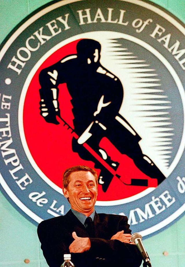 Der echte und der stilisierte Wayne Gretzky in der Ruhmeshalle.  | Foto: John Hryniuk