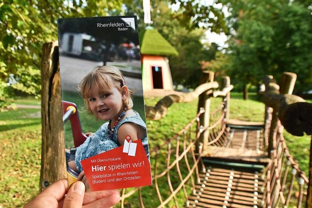 Die neue Broschre gibt einen berblick ber die Spielpltze der Stadt.  | Foto: Maja Tolsdorf