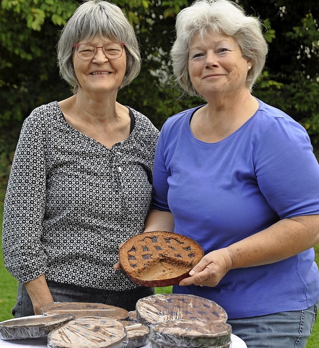 Die Landfrauen um Monika Dbelin (link...auf dem Landwirtschaftsmarkt gebacken.  | Foto: Ralf Strittmatter