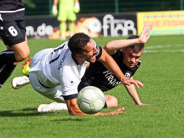 Die Nullachter hauen sich rein: Fabio Chiurazzi (links) vom FC 08 Villingen  | Foto: Dieter Reinhardt