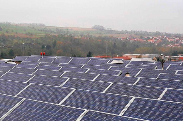 Die Solaranlage auf dem Dach der Kreiskliniken in Lrrach  | Foto: BZ