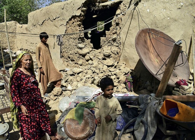 In den frhen Morgenstunden bebte in Pakistan die Erde.  | Foto: Arshad Butt (dpa)