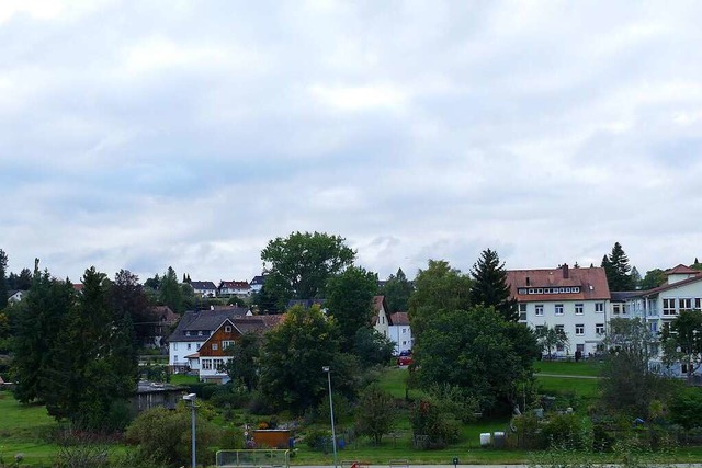 Auf diesem Grundstck, unterhalb des j...Altenheims, soll der Neubau entstehen.  | Foto: Martin Wunderle