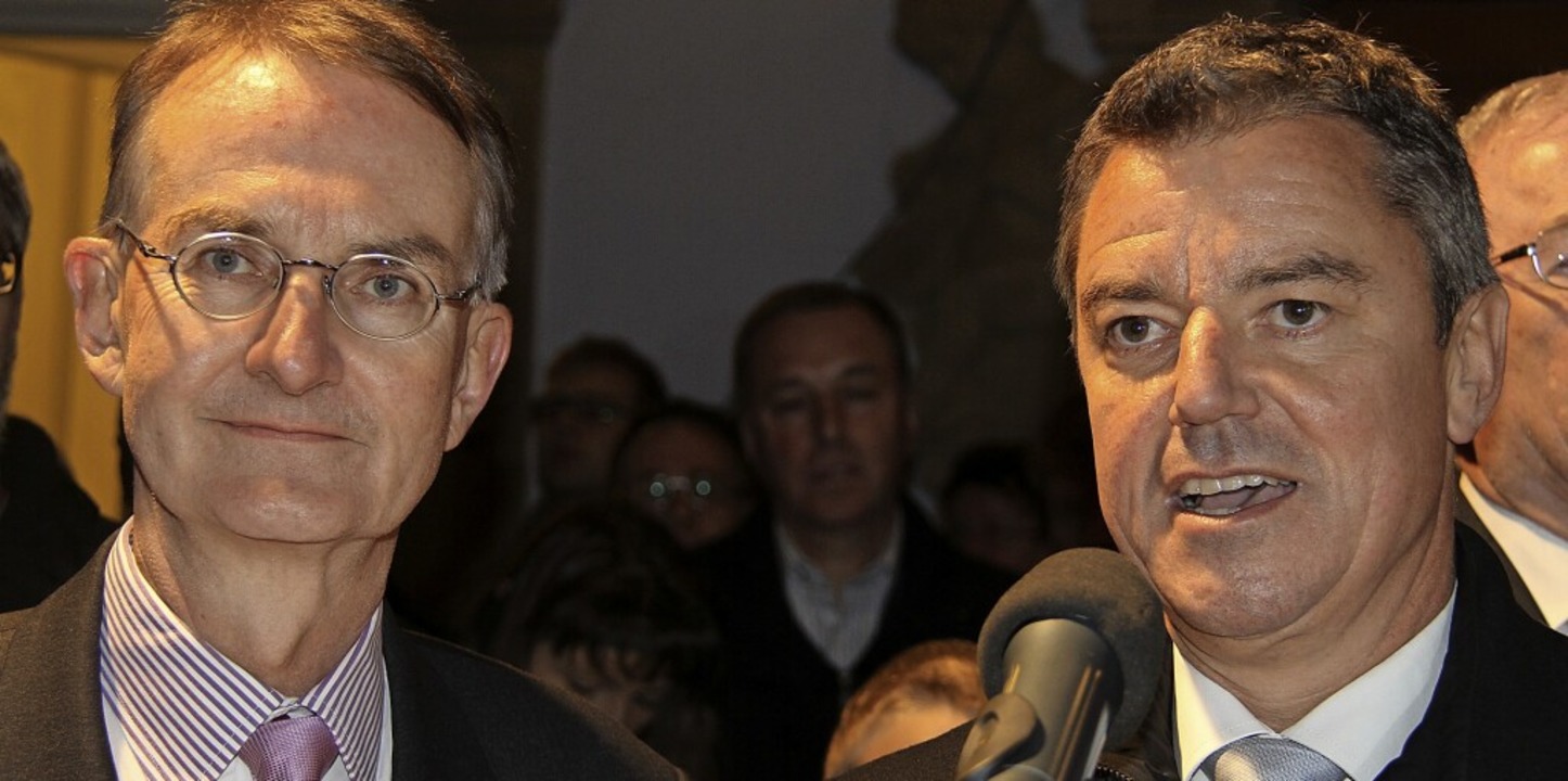 Vorgänger Ekkehard Meroth (links) und ...er am Wahlabend des 10. November 2013.  | Foto: Alexander Huber