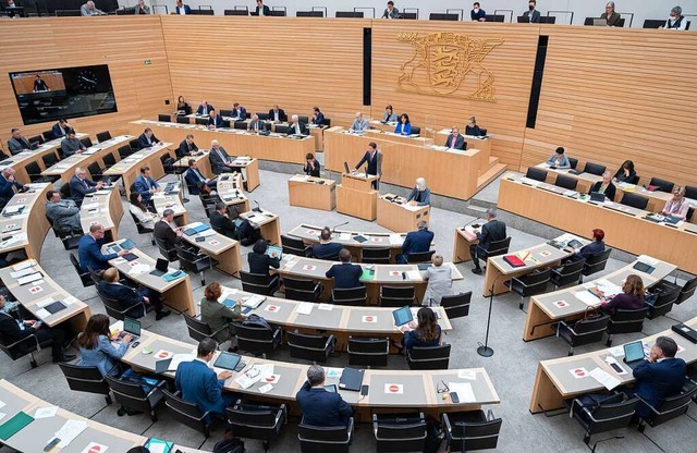 Der baden-wrttembergische Landtag in ...n ab 16 auf Landesebene whlen drfen.  | Foto: Bernd Weibrod (dpa)