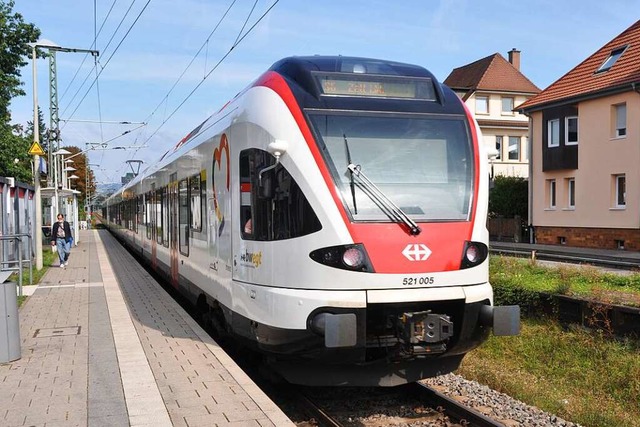 Eine  S6-Bahn am Bahnhof Stetten, auch...-Minuten-Takt einen zweiten Bahnsteig.  | Foto: Daniel Gramespacher