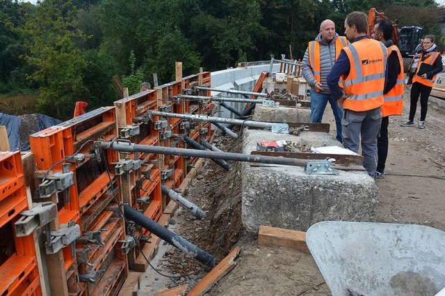 Auerhalb des Bschungsrandes entsteht...er der Radweg verbreitert werden kann.  | Foto: Hannes Lauber