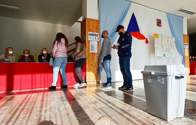 Wahllokal in Tovacov, Tschechien.  | Foto: Peina Ludk (dpa)