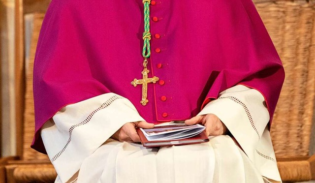 Erzbischof  beim Gottesdienst  | Foto: Axel Heimken (dpa)
