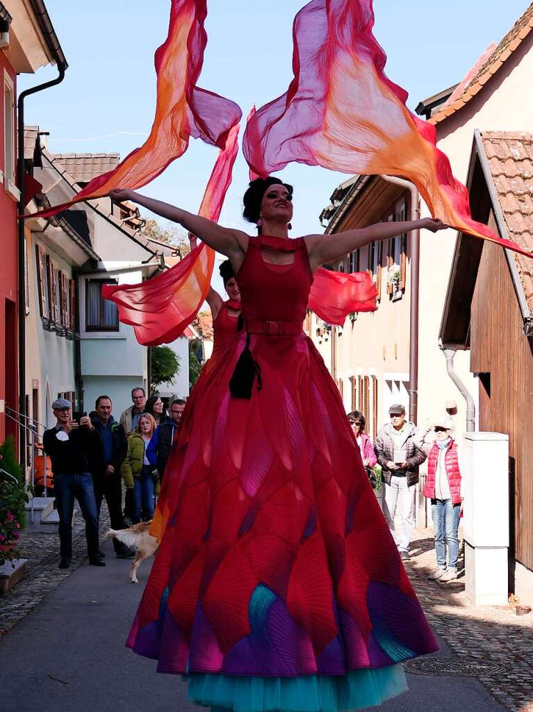 Perfektes Herbstwetter und attraktive Angebote der 100 Einzelhandelsgeschfte der historischen Altstadt und der Fabelwesen, die fr Unterhaltung sorgten, bescherten Staufen beim verkaufsoffenen Sonntag einen Riesenandrang.