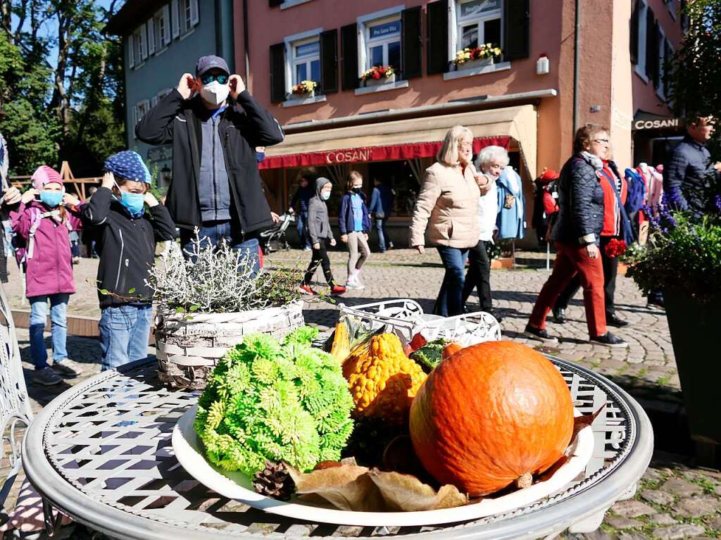 Perfektes Herbstwetter und attraktive Angebote der 100 Einzelhandelsgeschfte der historischen Altstadt und der Fabelwesen, die fr Unterhaltung sorgten, bescherten Staufen beim verkaufsoffenen Sonntag einen Riesenandrang.