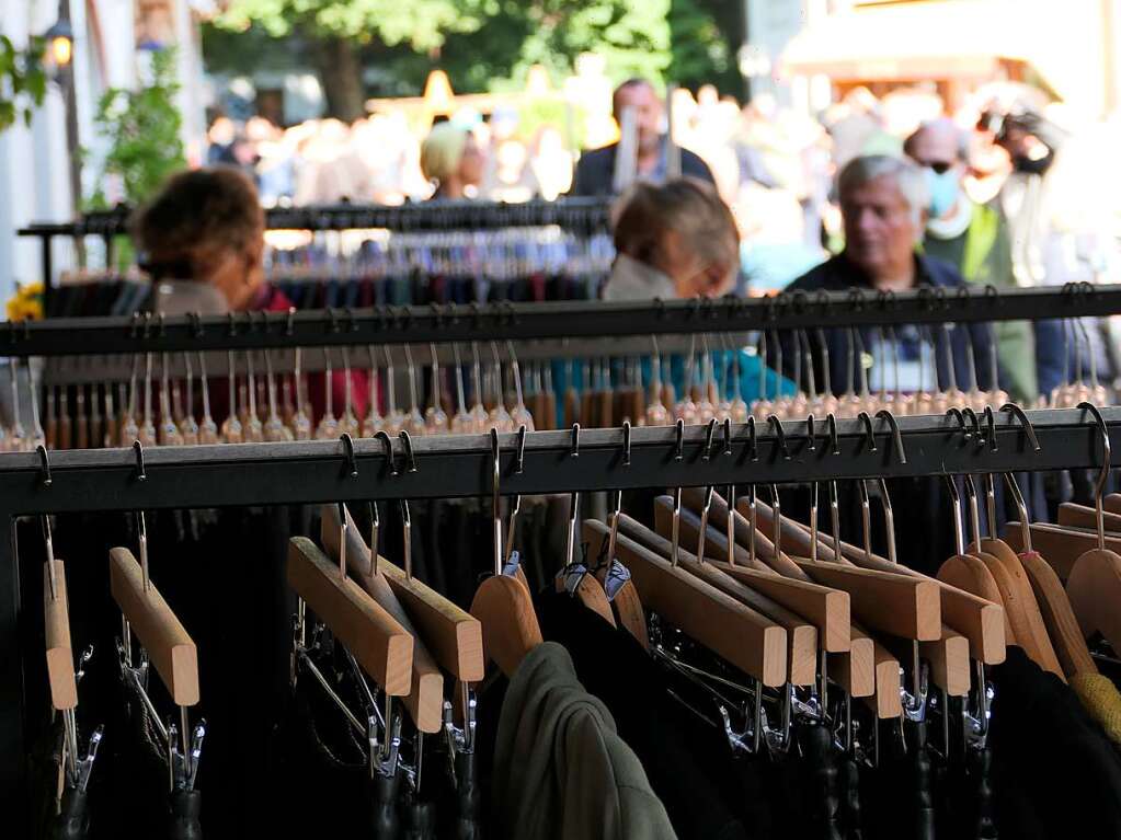 Die Auswahl war riesig in den rund 100 Einzelhandelsgeschften der Staufener Altstadt, die mit vielen Angeboten lockten.