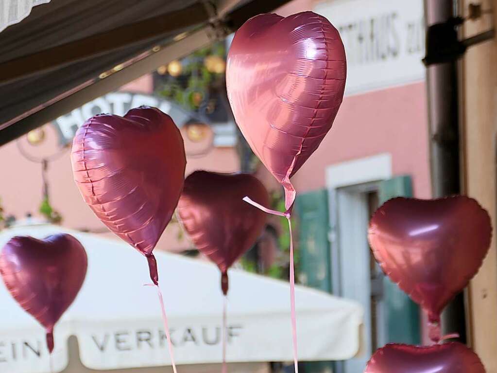 Die Auswahl war riesig in den rund 100 Einzelhandelsgeschften der Staufener Altstadt, die mit vielen Angeboten lockten.