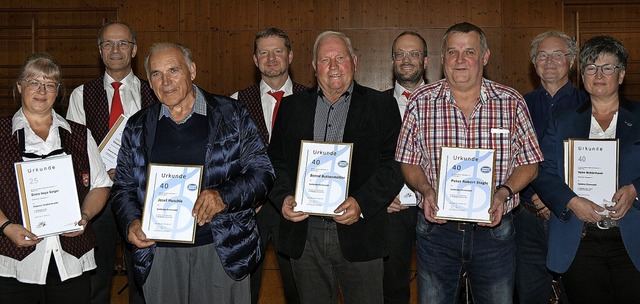 Ehrungen beim Musikverein Oberweier: V...u und Heike Moldenhauser (40 Jahre).   | Foto: Bettina Schaller