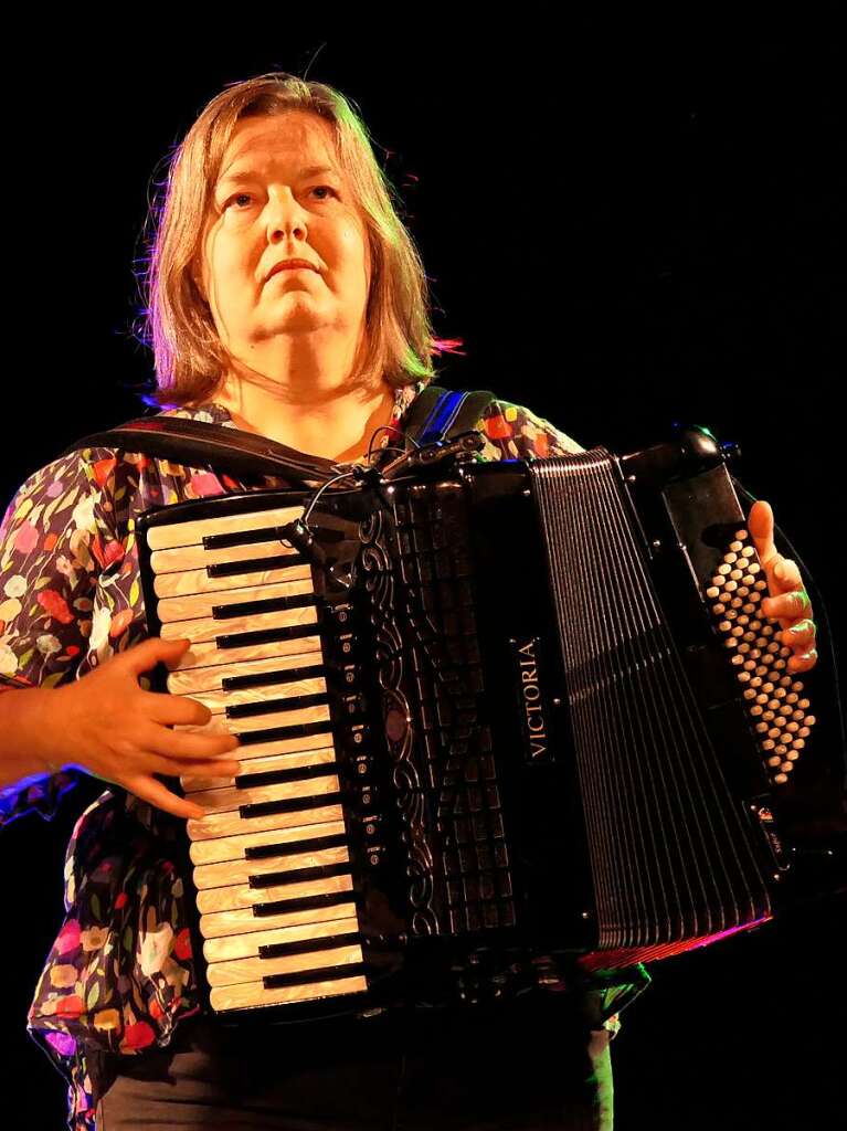 Der Auftritt der Amsterdam Klezmer Band bei der 31. Staufener Kulturwoche geriet im Zelt der Kulturbaustelle zu einem beeindruckenden Erlebnis. Die zahlreichen Zuschauer beklatschten die enorme instrumentale Virtuositt.