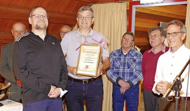 Michael Kramer (zweiter von links) wur...l, Otto Rheiner und Hellmut Aldinger.   | Foto: Eva Korinth