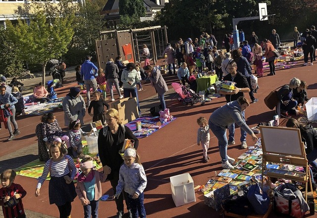 Viele Kinder freuten sich ber neue Spiele und Bcher.  | Foto: Florian Grlin