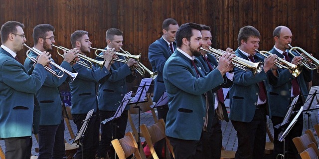 Vor allem mit dem Obercrainer Stelldichein rissen die Musiker das Publikum mit.   | Foto: Rolf Reimann