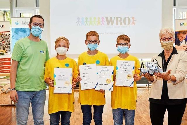Schülertrio aus Bötzingen gewinnt ersten Preis bei Roboter-Wettbewerb