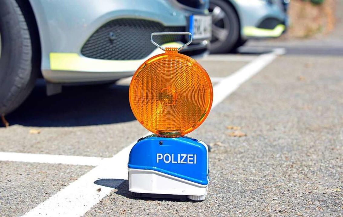 Nach einem Unfall im Stadtteil Rieself...Freiburger Polizei Zeugen. Symbolbild.  | Foto: Michael Bamberger