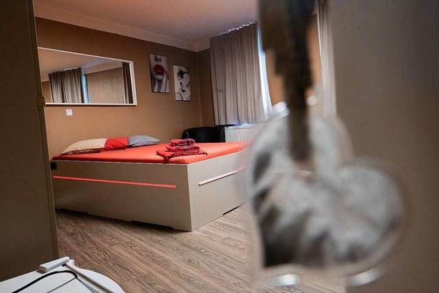 Der Angeklagte soll in seiner Wohnung ...titution angeboten haben (Symbolfoto).  | Foto: Sebastian Gollnow (dpa)