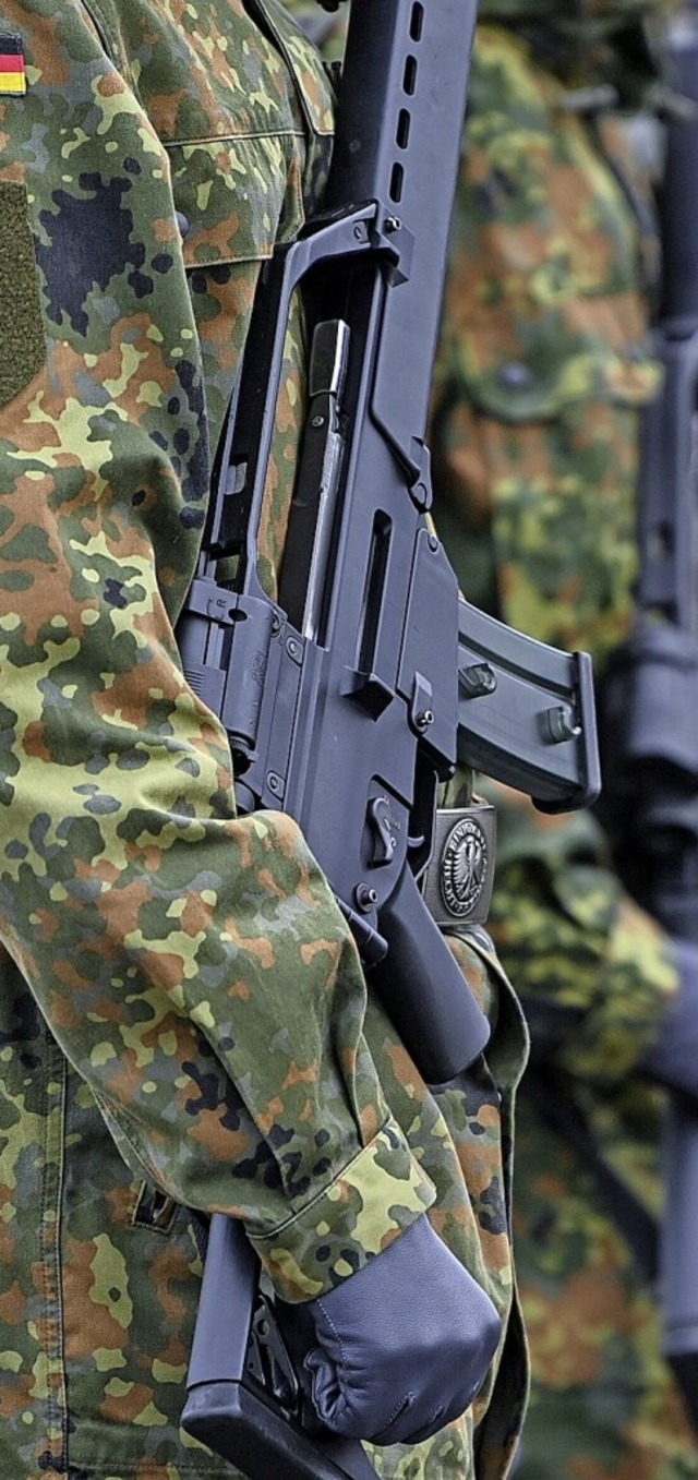 Das G36 von Heckler &amp; Koch gehrt zur Ausrstung der Bundeswehr.  | Foto: Patrick Pleul (dpa)