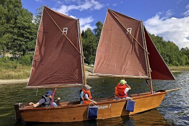 Zwei Robinson-Kutter segeln auf dem Schluchsee