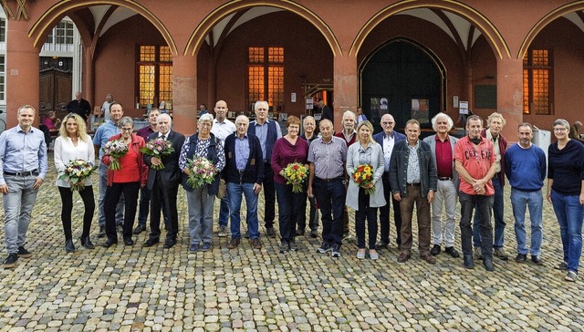 Zwischen 20 und 63 Jahren sind die gee...m Mnstermarkt in Freiburg vertreten.   | Foto: Daniel Schoenen