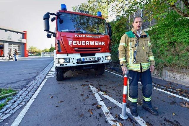 Poller vor der Ausfahrt: Feuerwehr St. Georgen muss Umweg fahren