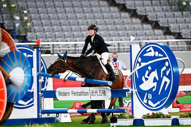 Annika Schleu bei ihrem legendren Olympia-Ritt in Tokio  | Foto: Marijan Murat (dpa)