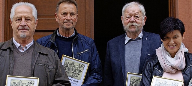 Ehrenmitglieder (von links) sind nun J... Mhringer wurde fr 50 Jahre geehrt.   | Foto: Martin Oswald
