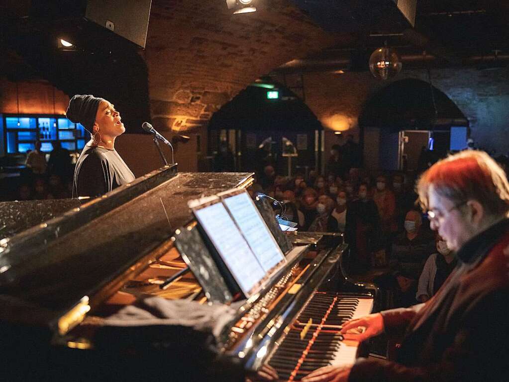 Ccile Verny fhrte den Gesang an, am Klavier sa Christian Gutfleisch.