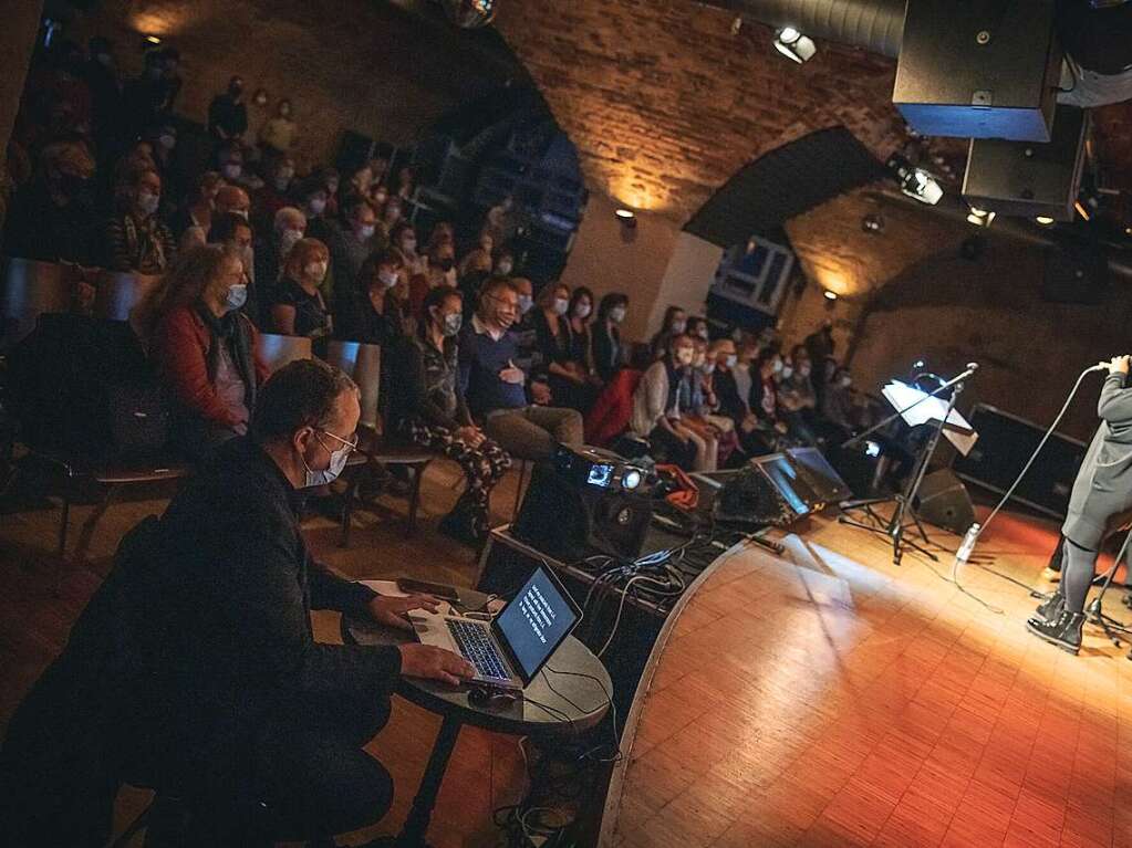 Ccile Verny fhrte den Gesang an, am Klavier sa Christian Gutfleisch.