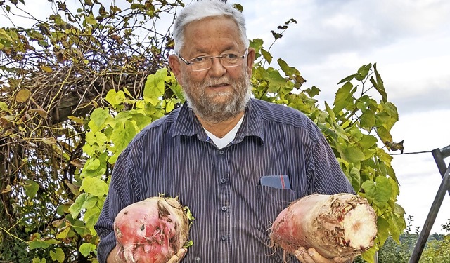 Karl Riexinger, Vorsitzender des Schwa...ldt Kinder zum Runkele-Schnitzen ein.  | Foto: Wilfried Dieckmann