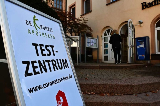 Das Testzentrum in Neustadts Mitte: Se... Nachfrage nach Schnelltests gesunken.  | Foto: Tanja Bury