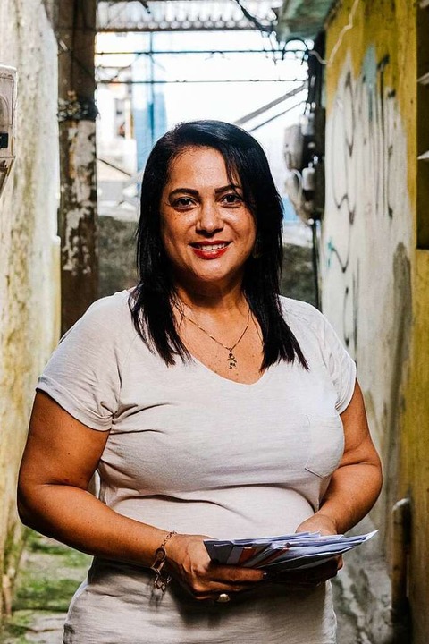 Eliane Ramos Vieira da Silva ist Chefi...r privaten Post in der Favela Rocinha.  | Foto: Kristin Bethge