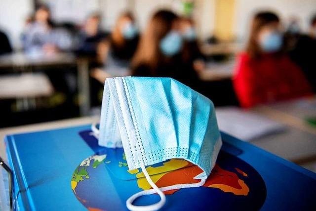 Baden-Württemberg lockert Maskenpflicht in Schulen ab Montag