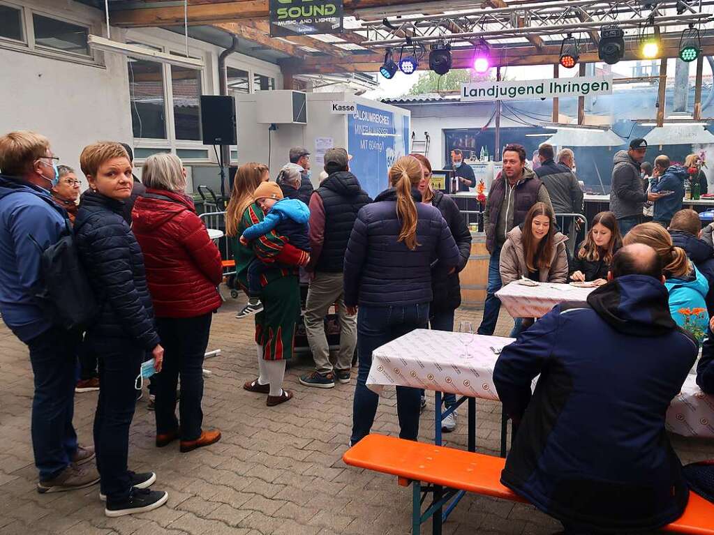 Obwohl die Sonne die Wolkendecke selten durchdringen konnte, kamen viele zum Herbstsonntag nach Ihringen.