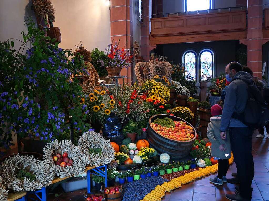 Der von Arno Mller liebevoll arrangierte Erntedankaltar in der Kirche