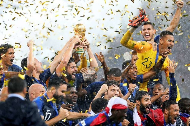Die Franzosen feiern den WM-Titel 2018...finden soll, ist ein strittiges Thema.  | Foto: Owen Humphreys